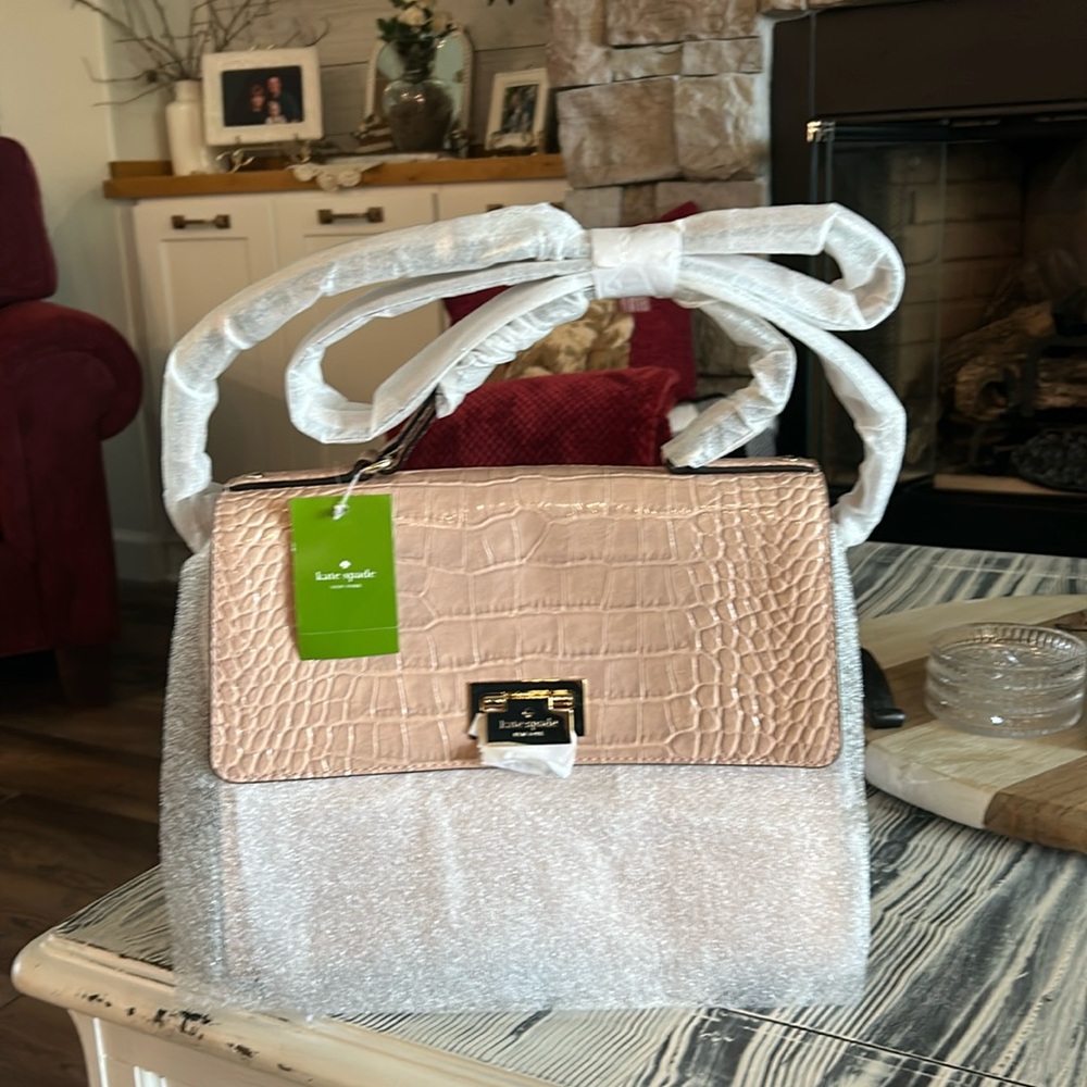 Elevate your style with this stunning Kate Spade Doris Knightsbridge Satchel.